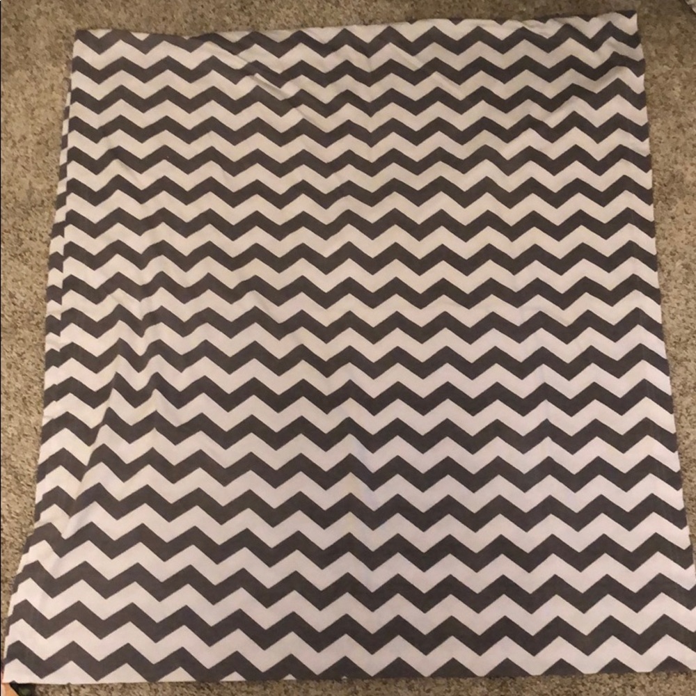 Itzy ritzy nursing cover